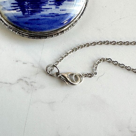 Delft Blue Reversible Pendant Necklace 20" Chain Silver Tone Floral & Sailboat - Picture 3 of 6